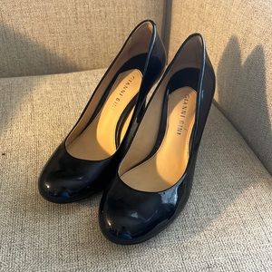 Gianni Bini dark blue heels size 7 1/2